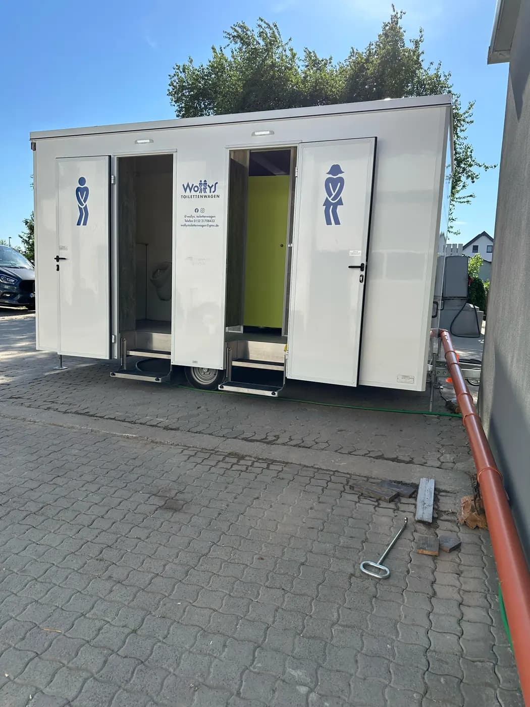 Toilettenwagen von Wollys: Weingut Alexander Weinmann